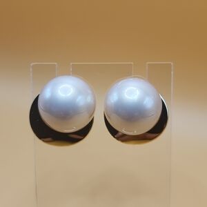 Chic Pearl and Silver Round Earrings